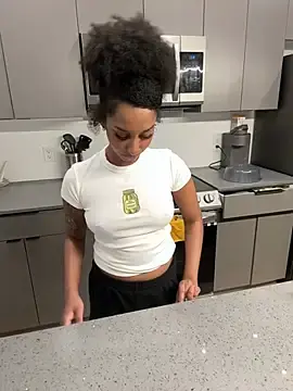 Stripchat Live Sex Cam of Your_Paris