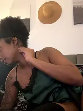 Stripchat Adult Webcam of Your_Paris