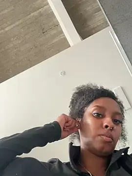 Stripchat Free Live Porn of Your_Paris