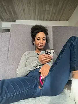 Stripchat Adult Webcam of Your_Paris