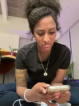 Stripchat Adult Webcam of Your_Paris