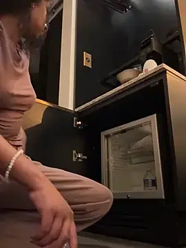 Stripchat Live Sex Cam of Your_Paris