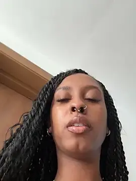 Stripchat Free Porn Cam of Your_Paris