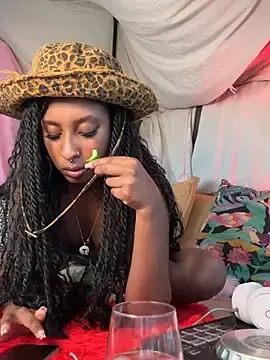 Stripchat Adult Webcam of Your_Paris