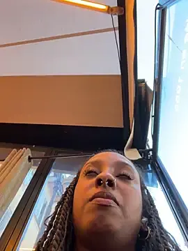 Stripchat Live Sex Cam of Your_Paris