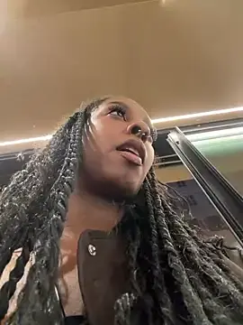 Stripchat Free Porn Cam of Your_Paris