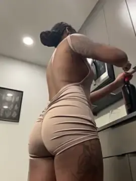 Stripchat Adult Webcam of Your_Paris