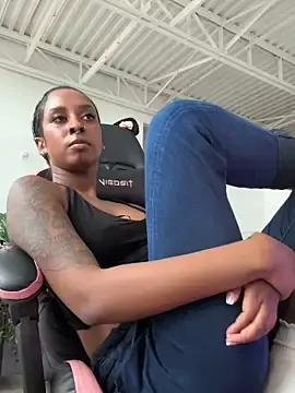 Stripchat Sex Cam of Your_Paris