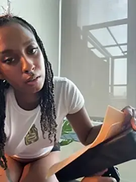 Stripchat Live Sex Cam of Your_Paris