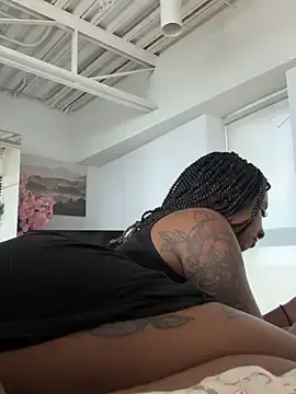 Stripchat Live Sex Cam of Your_Paris