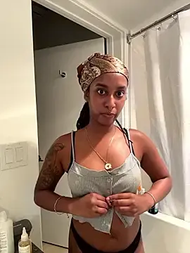 Stripchat Adult Webcam of Your_Paris