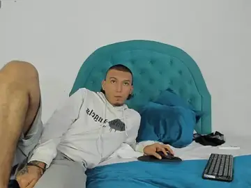 Stripchat Live Sex Cam of _cannabitch