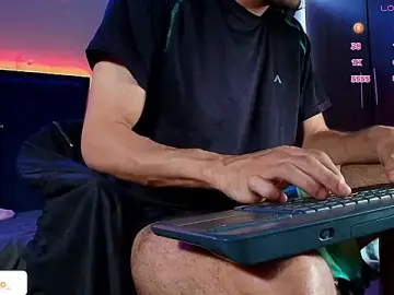 Stripchat Live Sex Cam of kuzzcoo