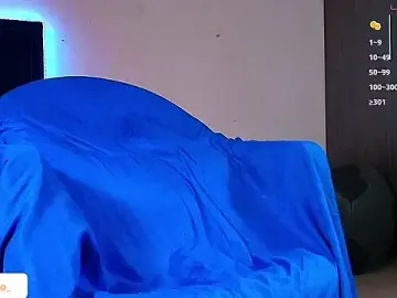 Stripchat Live Sex Cam of kuzzcoo