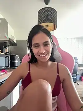 Stripchat Sex Cam of LaPetiteKim