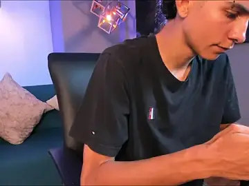 Stripchat Adult Webcams of Aaron_Scoot