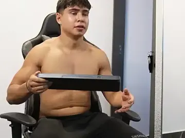 Stripchat Live Sex Cam of Bray_Kevin