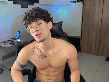 Stripchat Live Sex Cam of Kisan_Smith