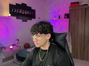 Stripchat Watch Live Sex Cams of Kisan_Smith