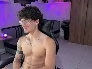 Stripchat Watch Live Sex Cams of Kisan_Smith