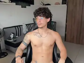 Stripchat Free Live Porn of Kisan_Smith