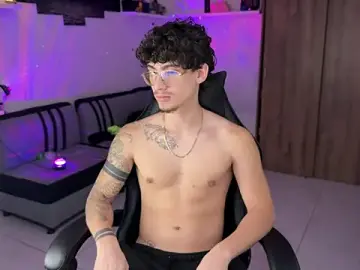 Stripchat Sex Cam of Kisan_Smith