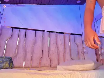 Stripchat Free Porn Cam of ari_monet