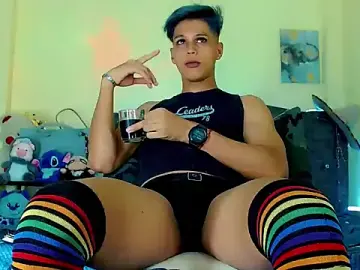 Stripchat Free Porn Cam of Liamscott_