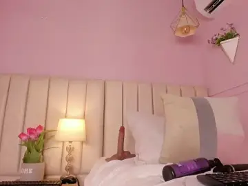 Stripchat Free Live Porn of _lucia_18