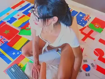Stripchat Sex Cam of Alahia_Rodriguez