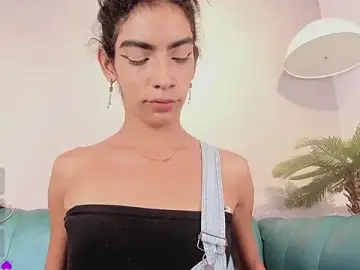 Stripchat Free Porn Cam of Alahia_Rodriguez