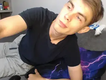 Stripchat Live Sex of Student_Oliver