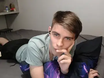 Stripchat Live Sex Cam of Student_Oliver