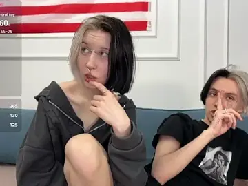 Stripchat Sex Cam of VeryRare_TwinS