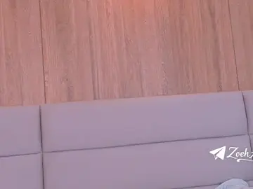 Stripchat Live Sex Cam of ZoehAngel