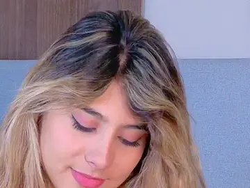 Stripchat Nude Webcam of ZoehAngel