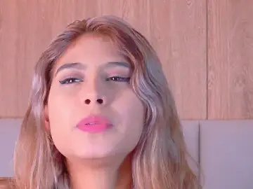 Stripchat Nude Webcam of ZoehAngel