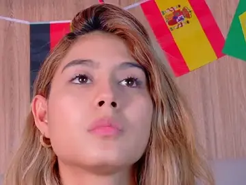 Stripchat Live Sex Cam of ZoehAngel