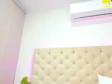 Stripchat Live Sex Cam of ZoehAngel