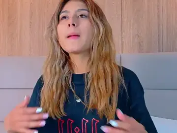 Stripchat Sex Cam of ZoehAngel