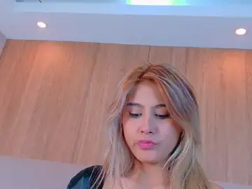 Stripchat Watch Live Sex Cams of ZoehAngel