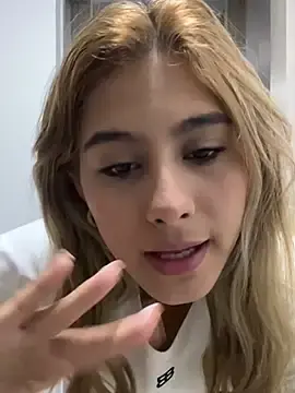 Stripchat Adult Webcam of ZoehAngel