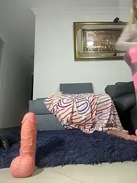 Stripchat Live Sex Cam of lanahot-77