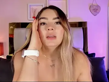 Stripchat Adult Webcam of emmy_r