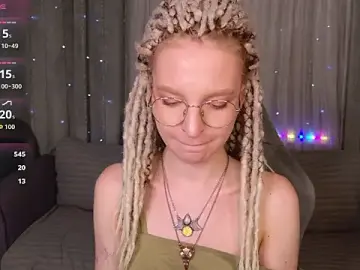 Stripchat Sex Cam of VioletShine