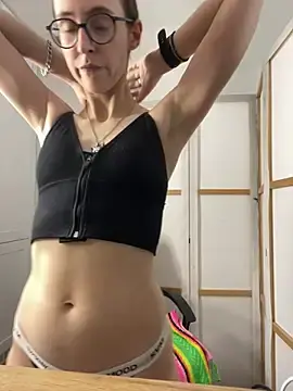 Stripchat Free Porn Cam of MartiniiSelenna