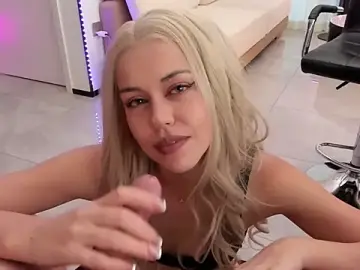 Stripchat Sex Cam of TommyTiffany