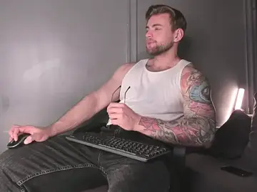 Stripchat Watch Live Sex Cams of WayneWilson