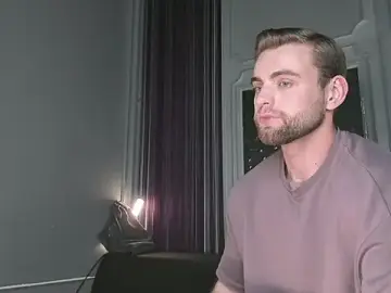 Stripchat Sex Cam of WayneWilson