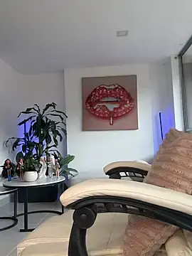 Stripchat Live Sex Cam of GIAglowing